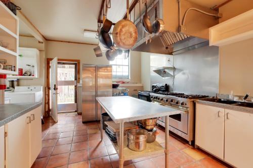 Rural Texas Villa w/ Hot Tub - Horses Welcome! in Tarpley (TX)