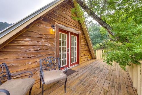 Chic Tree House Studio about 24 Mi to Bandera! in Tarpley, Vereinigte Staaten von Amerika