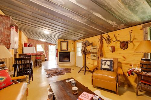 Rural and Horse-Friendly Cabin about 24 Mi to Bandera! in Tarpley, USA