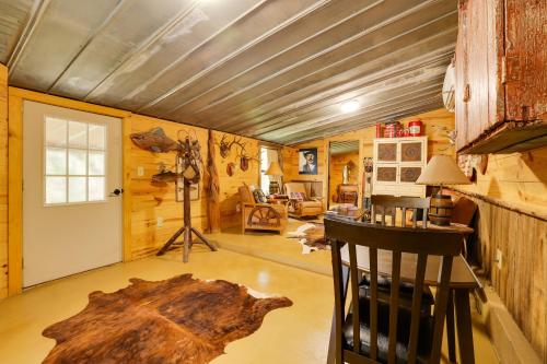 Rural and Horse-Friendly Cabin about 24 Mi to Bandera! in Tarpley, USA