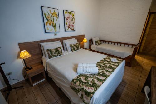 1 double bed, 1 twin bed