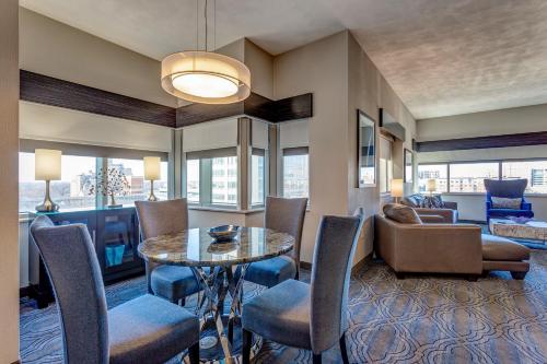 DoubleTree by Hilton St. Louis Forest Park near St. Louis Bazilika Katedrális