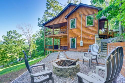 Sevierville Family Cabin Hot Tub and Game Room! in Sevierville, USA
