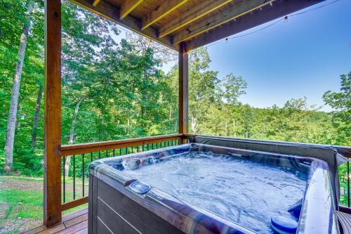 Sevierville Family Cabin Hot Tub and Game Room! in Sevierville, USA