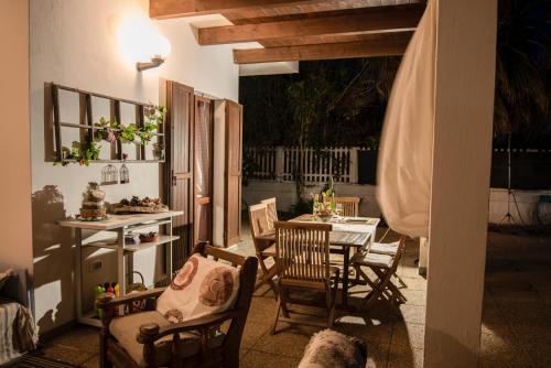 Kert, Villa By The Beach in Quartu Sant Elena