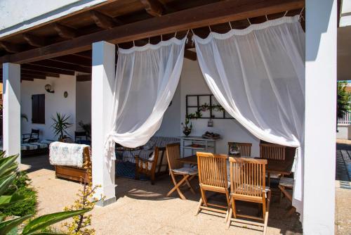 Kert, Villa By The Beach in Quartu Sant Elena