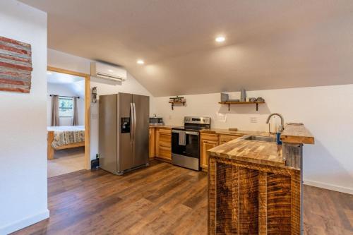 Gold VC Custer`s Loft - image 3