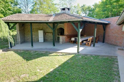 Facilities, Guest House SANIV in Batina