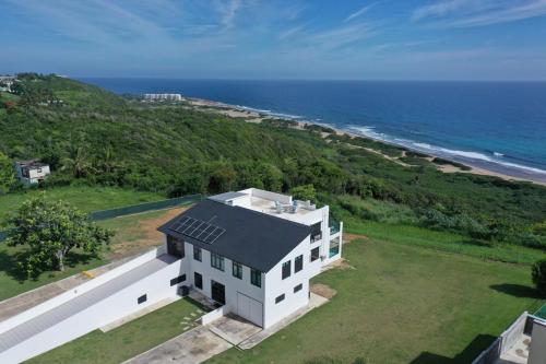 Isabela on the Cliff, Isabela (fotografie 6)