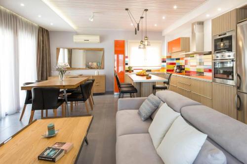 Luxury holiday home 4 bedroom villa in Paleokastro in Varella