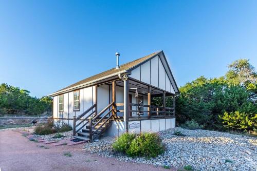 Appian Way Provence Cottage in Fredericksburg, USA