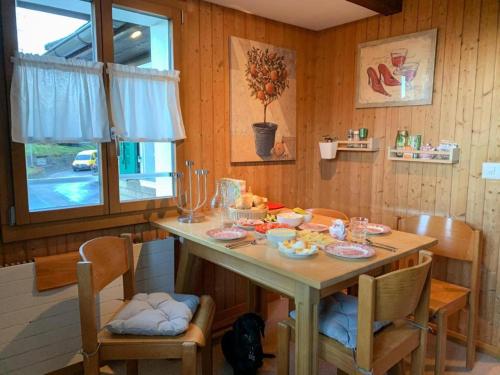 Familienzimmer mit Bergblick in Emetena