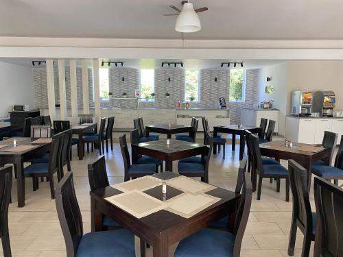 Vezhen Hotel - Free Parking - image 13