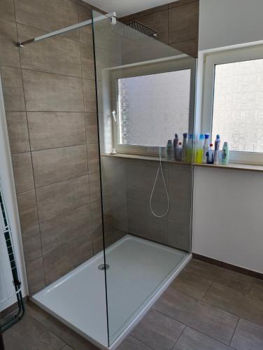 Ruhige Wohnungen nahe Bretten kernsaniert in เบรตเทิน