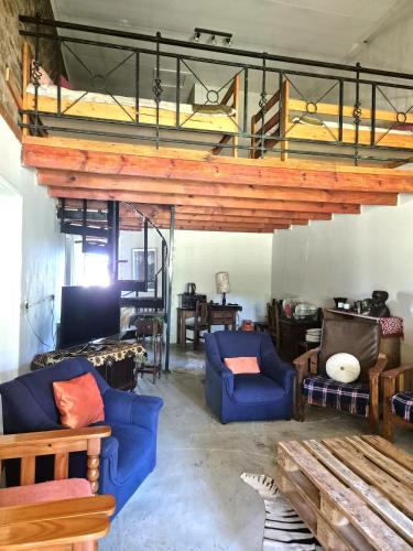 Shared lounge/TV area, KatiKati Eco Lodge in White River