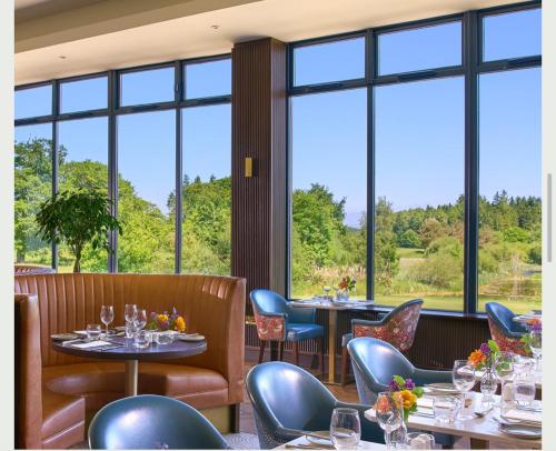 Ресторан, Tulfarris Resort Spa & Holiday Village 2 Bedroom Lodge Sleeps 5 in Блессінгтон