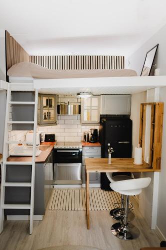 Cozy and stylish studio in Kamppi, Helsinki (photo 8)