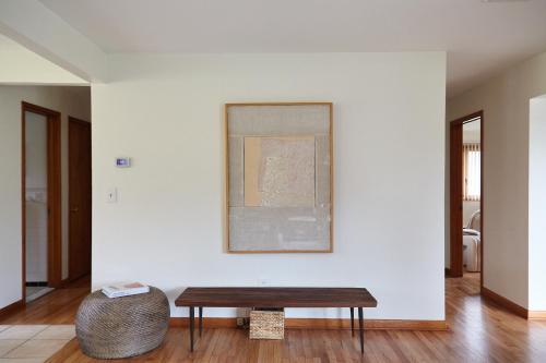 Catskills Retro Retreat- Upstate Home W Hot Tub in Saugerties, USA
