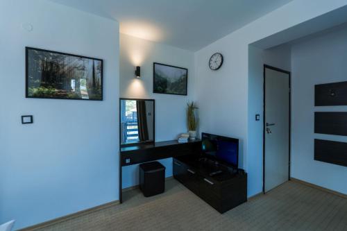 Double Room with Balcony image 10