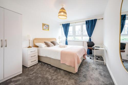 Nice 2-bed flat near Earls Court, Londra