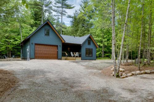 Secluded Wilmington Cabin Fire Pit and Grill in Wilmington, USA