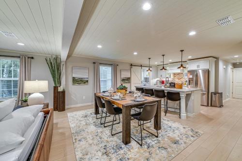 Private Hot Tub Luxe Gem 3 Mi to Lake Ray Roberts in Pilot Point (TX)