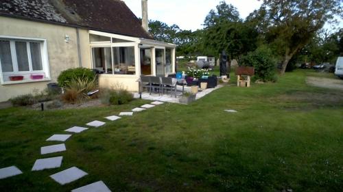 Exterior view, chambres et la table d'hotes a la campagne in Senonches