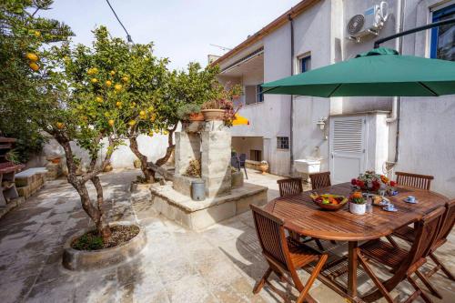 Blue Tulip - Luxury Big House with Garden & Pool Blue Tulip - Luxury Big House with Garden & Pool