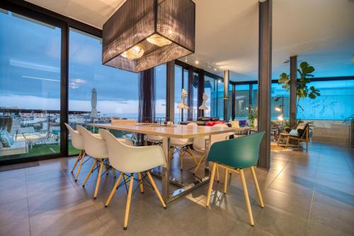 House Gallery 10 House Gallery 10