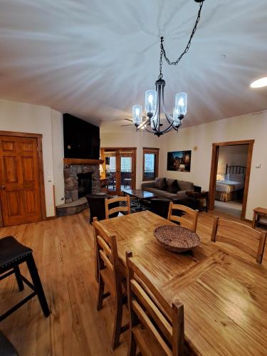 Beautiful 2BR in River Run - Kids Ski Free! condo thumb 2