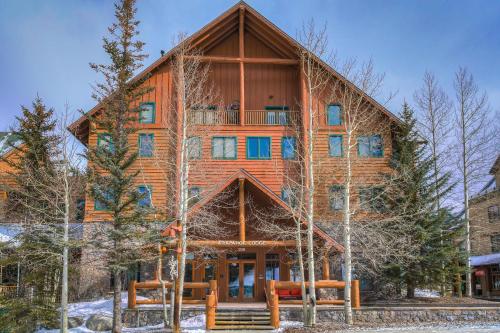 Beautiful 2BR in River Run - Kids Ski Free! condo detail