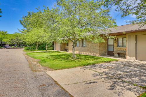 Cozy Meyers Lake Townhome Near Hall of Fame! in Canton, USA