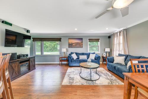 Dock, Kayaks, Game Room Lakefront Antioch Home! in Antioch (TN)