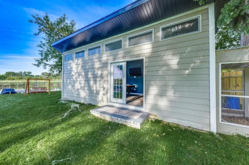 Dock, Kayaks, Game Room Lakefront Antioch Home! in Antioch (TN)