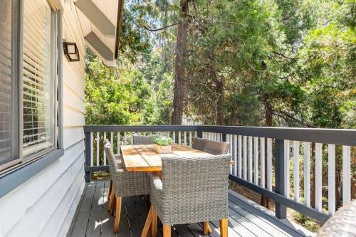 Family Lake Arrowhead Home Sleeps 12 and Gameroom in Lake Arrowhead, USA