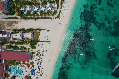 Wave Song - Stunning apartment on beach with pool - image 5