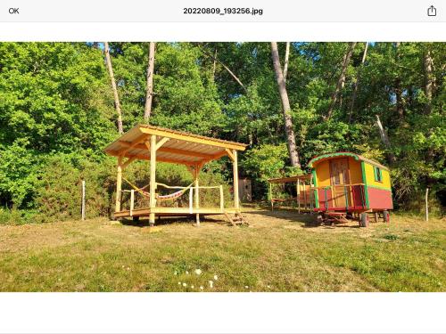 La roulotte du bonheur in Saint-Pardoux-la-Rivière