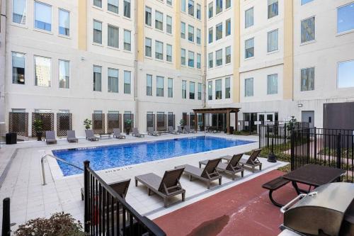 Stunning Downtown Apartment with Pool, Laundry, Parking in Dallas, USA