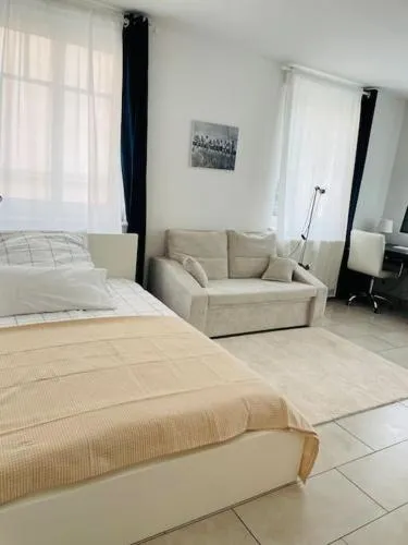 Studio-Apartment mit Balkon in Dresden, Deutschland
