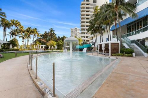 FontaineBleau Resort, with Balcony 10 min from SoBe in Miami Beach, USA