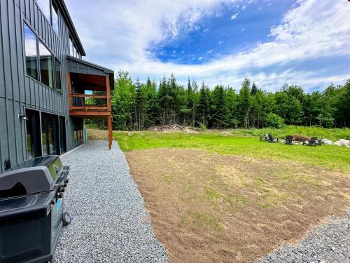 2M New rustic contemporary home with stunning views, great amenities and perfect private location. 2M New rustic contemporary home with stunning views, great amenities and perfect private location.