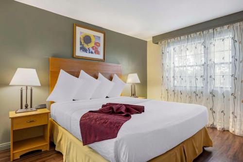 BEST WESTERN PLUS PALM DESERT Room Type - Suite - Non-Smoking