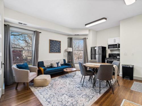 Carriage Manor - Sun Soaked 1BR - Close to CCF, Cleveland