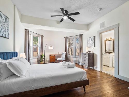 Carriage Manor - Sun Soaked 1BR - Close to CCF, Cleveland (photo 3)
