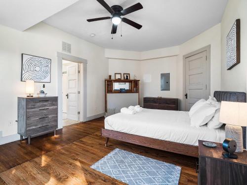 Carriage Manor - Sun Soaked 1BR - Close to CCF, Cleveland (photo 10)