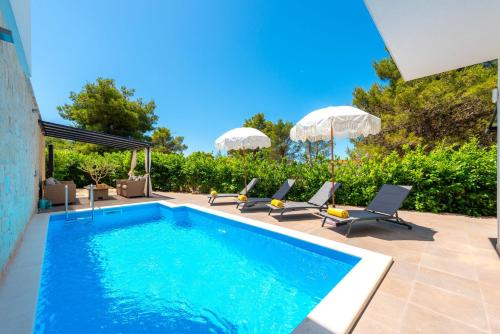 Villa Srima Beach house