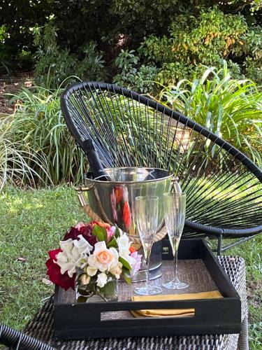 Cone Hill Farmstay - with bush and river walks - 80 sqm self contained in Karamu
