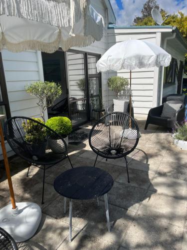 Iekārtas, Cone Hill Farmstay - with bush and river walks - 80 sqm self contained in Karamu