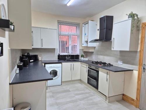 Large four bedroom house in manchester near centre, Manchester (zdjęcie 8)