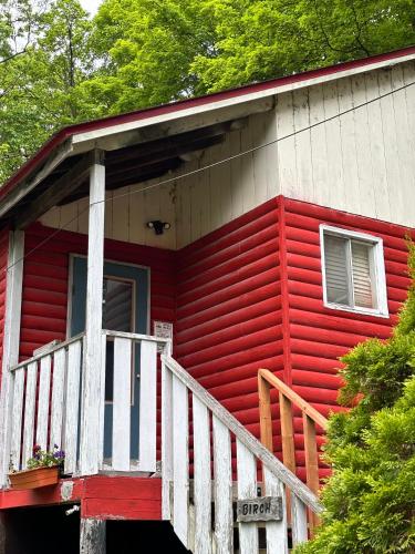 A szálláshely kívülről, Lakefront Hideaway Resort 10 Total cabins-Lake View, Private Beach in Moore Falls